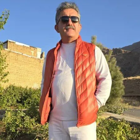 دانلود آهنگ تو چی عسل و گردویی از منوچهر زنگنه